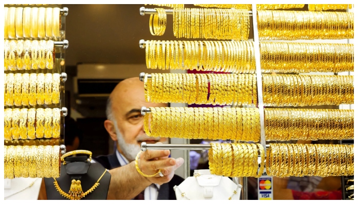ملک میں 10 گرام سونے کی قیمت 1285 اضافے سے 1 لاکھ 98 ہزار 45 روپے ہے__فوٹو: فائل