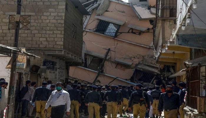 عمارت کے ملبے سے 5 فراد کو بحفاظت باہر نکال لیا ہے, ریسکیو حکام / فائل فوٹو