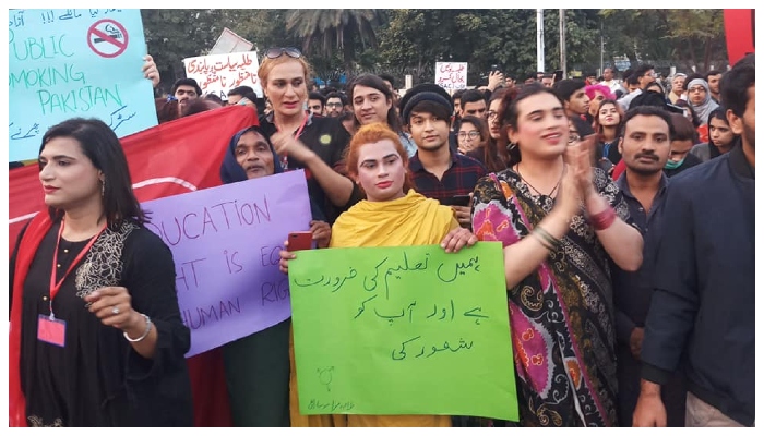گورنرخیبرپختونخوا غلام علی اور وزیراعلیٰ علی امین گنڈا پور کی ملاقات ہوئی جس میں خواجہ سراؤں کو درپیش مسائل پربات چیت کی گئی__فوٹو: فائل