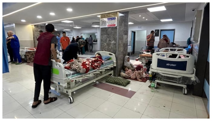 الشفا اسپتال اب محض کھوکھلی عمارت ہے جس میں قبریں ہیں، اسپتال میں دل دہلا دینے والے مناظر ہیں: ٹیم عالمی ادارہ صحت__فوٹو: غیر ملکی میڈیا