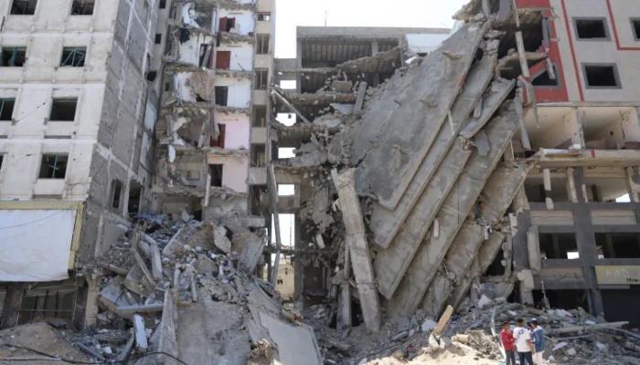 غزہ شہر کی ایک تباہ شدہ عمارت ۔ اے ایف پی فوٹو