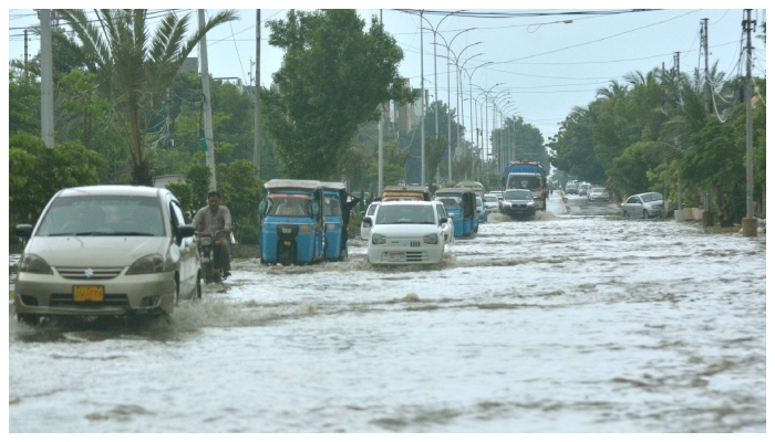 کراچی میں خلیجی ریاستوں جیسی طوفانی بارش کا امکان نہیں، یہاں 15 سے 40 ملی میٹر تک بارش ہونے کا امکان ہے__فوٹو: فائل