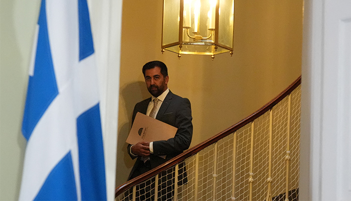 حمزہ یوسف نےمارچ 2023 میں اسکاٹ لینڈ کے فرسٹ منسٹر کا عہدہ سنبھالا تھا—فوٹو: رائٹرز