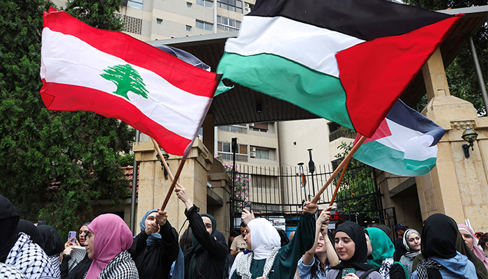 یونان اور لبنان کی جامعات میں بھی طلبا نے اسرائیلی جارحیت کے خلاف مظاہرہ کیا— فوٹو: رائٹرز