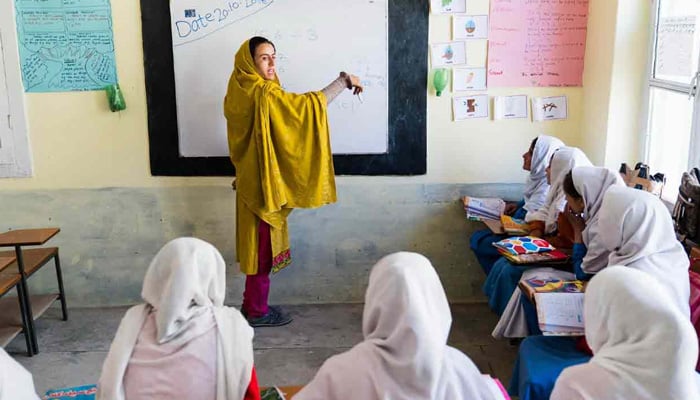 2 دنوں میں اساتذہ کی تنخواہوں ودیگر واجبات ادا کردیے جائیں گے: وزیر تعلیم پنجاب رانا سکندر حیات/ فائل فوٹو