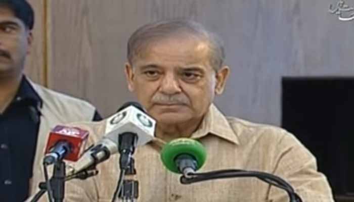 ہمیں مزدور کی عظمت کا پورا احساس ہے، مزدور کو جائز حق نہیں ملے گا تو ملک ترقی نہیں کر سکتا: شہباز شریف کا تقریب سے خطاب/ اسکرین گریب