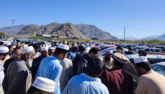 یہ گاڑیاں منشیات اسمگلنگ سمیت دیگر جرائم کے لئے بھی استعمال ہوتی ہیں،جرائم کی روک تھام کے لئے ان گاڑیوں کی پہلی بار پروفائلنگ کی جارہی ہے، حکام / فوٹو: جیو نیوز