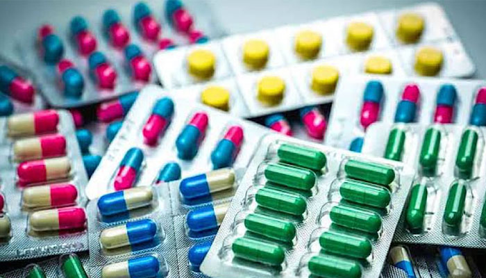 ماہرین صحت کے مطابق اینٹی بائیوٹک ادویات کا بے تحاشا استعمال ان ادویات کو بیکٹیریا کے خلاف غیر موثر کر رہا ہے: فائل فوٹو