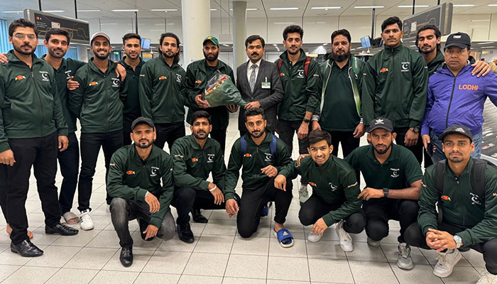 نو ملکی نیشنز کپ کی تیاری، پریکٹس میچوں کیلئے پاکستان ہاکی ٹیم ایمسٹرڈیم پہنچ گئی