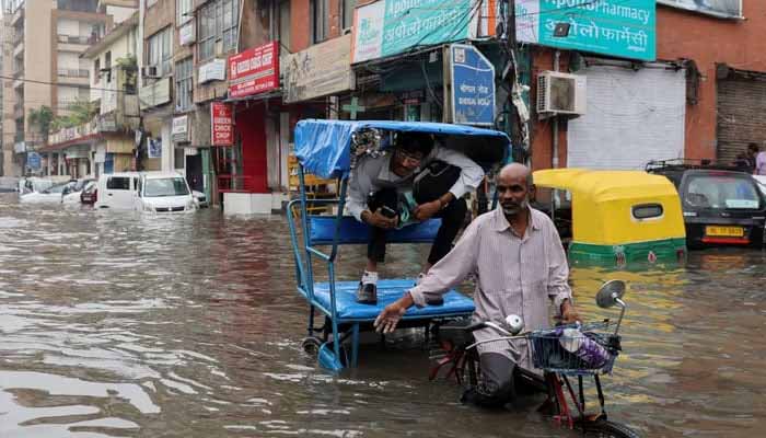 بھارت کی  مختلف ریاستوں میں طوفانی بارشیں، 37 افراد ہلاک اور سیکڑوں مکانات تباہ