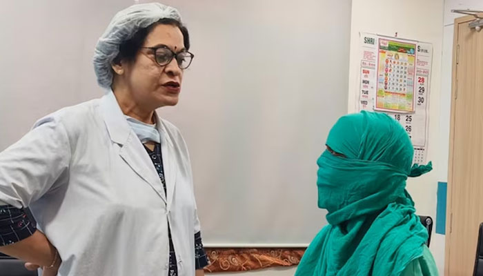 بھارت: بال کھانے کی عادی خاتون کے پیٹ سے  ڈاکٹرز نے ڈھائی کلو بال نکال دیے