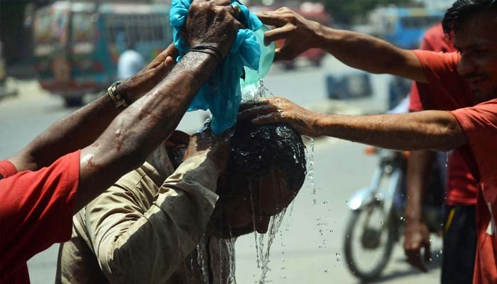 سندھ، پنجاب، کے پی اور بلوچستان کے عوام کی شدید گرمی سے جان نہ چھوٹ سکی