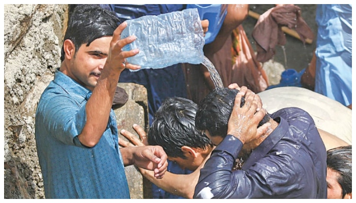 کراچی میں آئندہ 24 گھنٹوں کے دوران موسم گرم اور مرطوب رہنے کا امکان