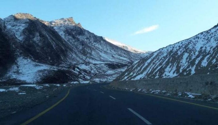 بابوسر ناران شاہراہ 6 ماہ بعد ہر قسم کی ٹریفک کیلئے کھول دی گئی