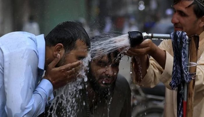 کراچی میں آج شدید گرمی پڑنے کا امکان، شدت 42 ڈگری تک محسوس کی جائیگی