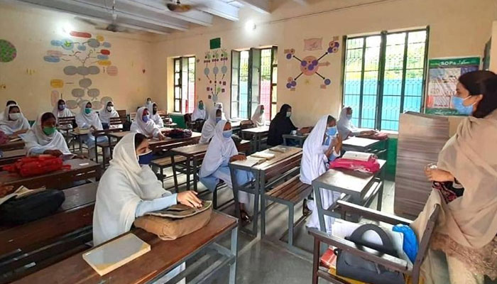 پنجاب میں ڈیجیٹل اسکول آن وہیل کا منصوبہ، اساتذہ کو فری ڈیجیٹل کورس کرائے جائینگے