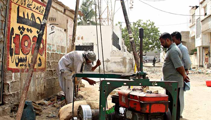 کراچی میں زیر زمین پانی کے استعمال کی مانیٹرنگ کیلئے میٹرز لگانے کا فیصلہ