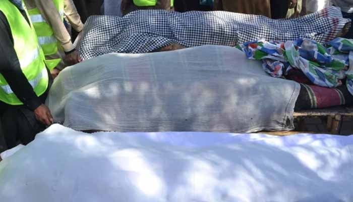 چکوال: عدالت میں پیشی کیلئے آنے والے 3 افراد قتل