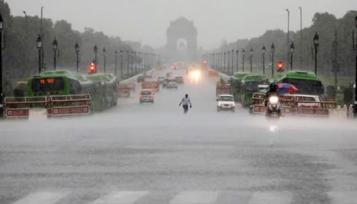 نئی دہلی میں بارش کا 88 سالہ ریکارڈ ٹوٹ گیا، نظام زندگی درہم برہم