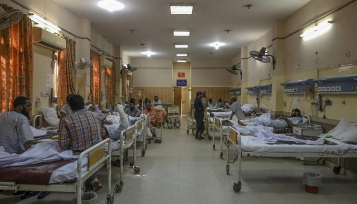 کراچی میں ہیٹ اسٹروک سے ہلاکتوں کی تعداد 49 تک پہنچ گئی