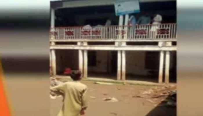 سوات: تحصیل مٹہ میں اسکول کی چھت گرگئی، 19  بچے زخمی