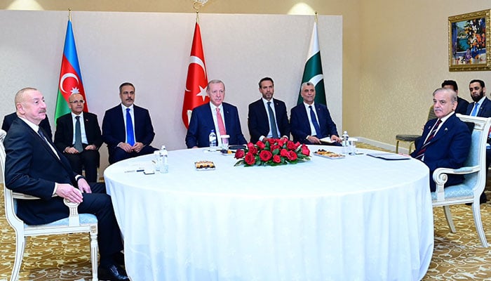 قازقستان: وزیراعظم شہباز شریف کی ترک اور آذربائیجانی صدور کے ہمراہ سہ فریقی اجلاس میں شرکت