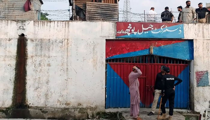 آزادکشمیر کی جیل سے فرار  ہونیوالے 19 قیدیوں میں سے مزید 2 قیدی پکڑے گئے