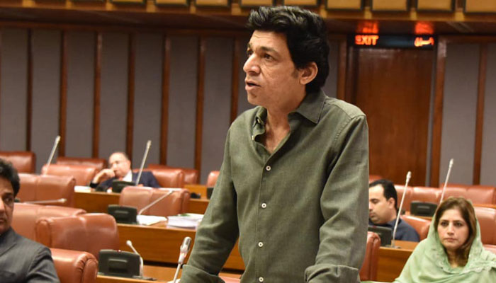 آج کے فیصلے کے 15 دن بعد پی ٹی آئی میں فارورڈ بلاک بنے گا: واوڈا کا دعویٰ