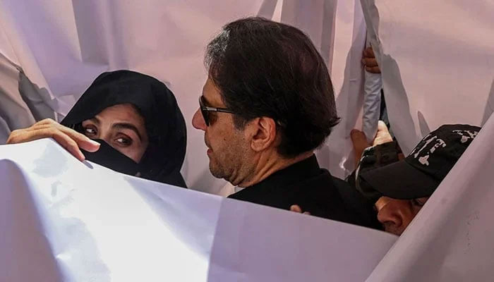 توشہ خانہ کا نیا ریفرنس: عمران خان اور بشریٰ بی بی کا جسمانی ریمانڈ منظور