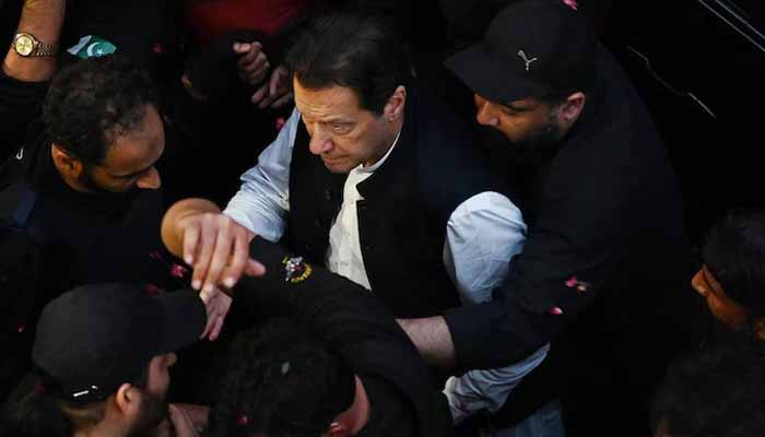 عمران خان پر جدیدڈیوائسز کے ذریعے مجرمانہ سازش پھیلانے کا الزام ہے: جسمانی ریمانڈ کی منظوری کا حکم نامہ جاری