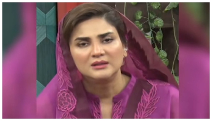 فضا لائیو شو میں محبت سے متعلق وظیفہ پوچھنے والی لڑکی پر پھٹ پڑیں، ویڈیو وائرل