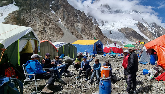 کے ٹو بیس کیمپ پر مہم جوئی میں جان گنوانے والے کوہ پیماؤں کی یادگار بنادی گئی