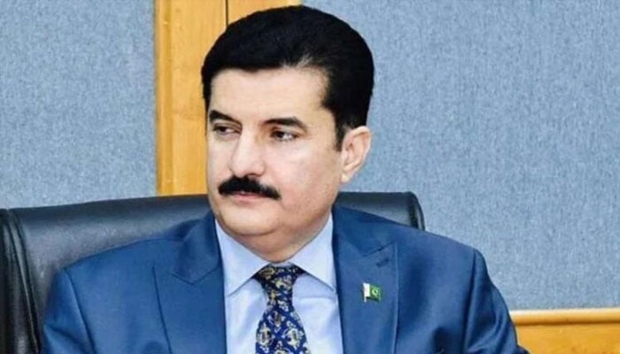 شام میں وزیراعلیٰ کی جو مصروفیات ہوتی ہیں کوئی شریف بندہ انکا پڑوسی نہیں بننا چاہے گا: گورنر کے پی