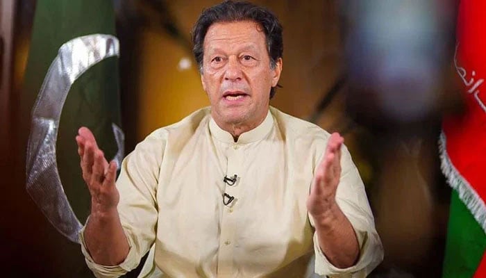 مجھے رینجرز نے گھسیٹا، کیا آپ کا حق نہیں مجھ سے معافی مانگیں؟ عمران خان