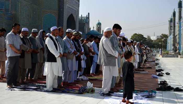 افغانستان میں سرکاری ملازمین کیلئے پانچ وقت کی نمازباجماعت پڑھنا لازمی قرار