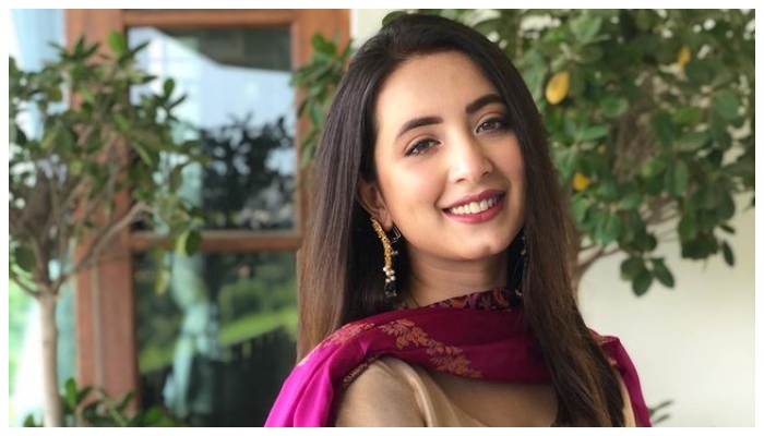 جب میں پیدا ہوئی تو والد 50 سال کے تھے: کومل عزیز خان