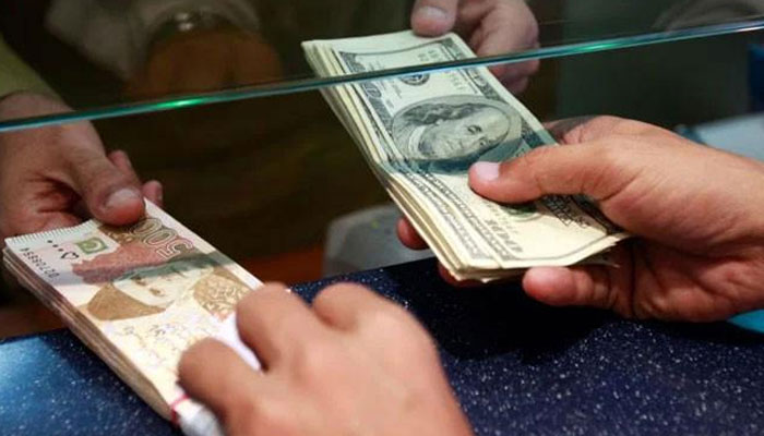 ڈالر کے مقابلے میں روپے کی قدر میں اضافہ