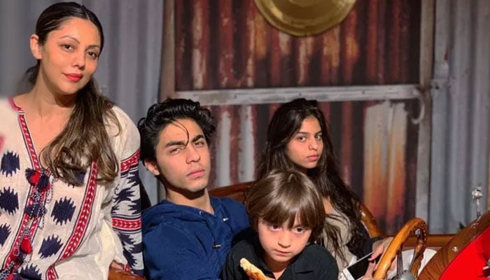 شاہ رخ شادی کے برسوں بعد بھی بیوی کے پرس کو ہاتھ کیوں نہیں لگاتے؟