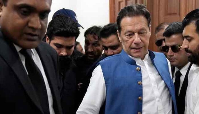 عمران کے وکلا کو جیل میں روکنے کیخلاف درخواست، ہائیکورٹ نے 3 وکلا پر مشتمل کمیشن بنا دیا