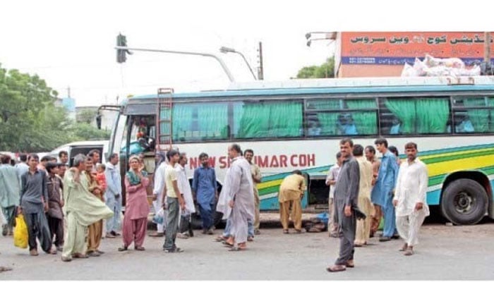 ڈیزل سستا ہونے کے بعد پنجاب میں پبلک اور گڈز ٹرانسپورٹ کے کرایوں میں کمی کردی گئی