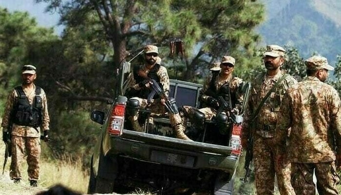 وزیرستان میں سکیورٹی فورسز اور دہشت گردوں میں جھڑپیں، 12 خوارج ہلاک، 6 جوان شہید