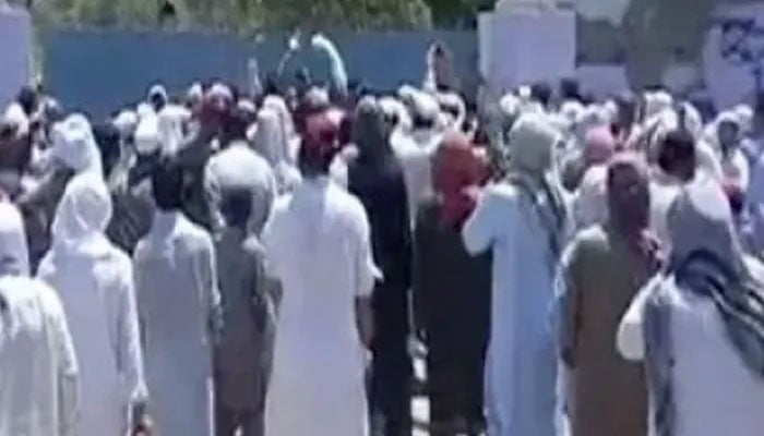 پشاور میں ایک بار پھر مشتعل شہریوں نے پیسکو کے گرڈ اسٹیشن پر دھاوا بول دیا