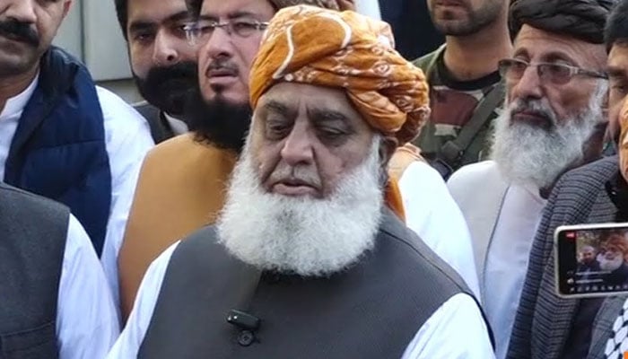 آئینی ترامیم پر اتفاق رائے کے قریب پہنچ چکے ہیں: مولانا فضل الرحمان