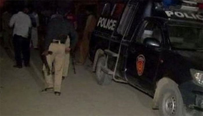 شکارپور: ڈاکو پولیس اہلکاروں سے اسلحہ اور گاڑی چھین کر فرار ہوگئے