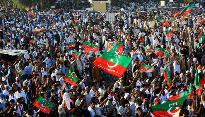 عمران خان نے 24 نومبر کو اسلام آباد مارچ کی کال دے دی