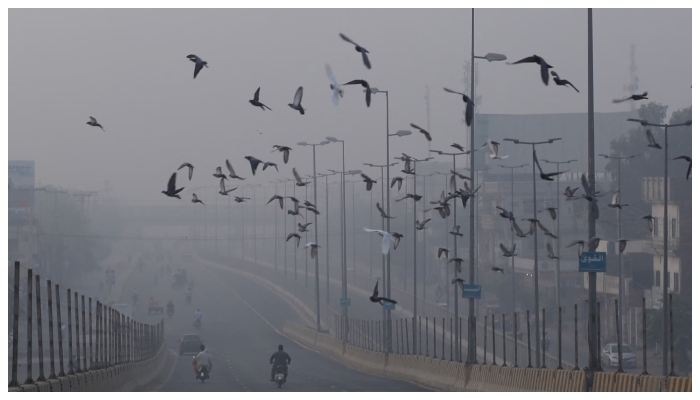 مشرقی ہواؤں کے رخ میں تبدیلی کے ساتھ پنجاب کے شہروں میں اسموگ میں کمی