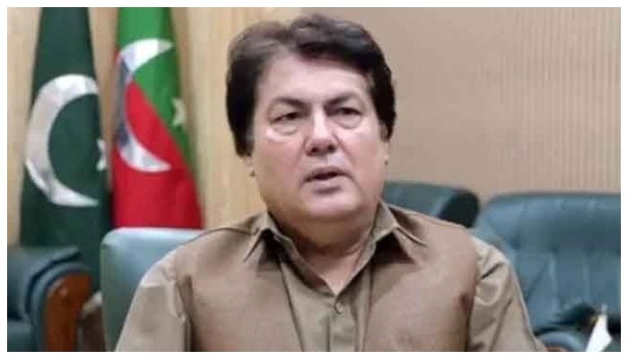 مضافات میں جلسے کی تجویز پر عمران خان نے آمادگی ظاہر کی، بشریٰ بی بی نے کہا وہ ڈی چوک ہی جائیں گی: بیرسٹر سیف