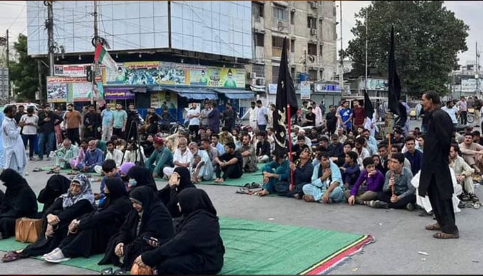 کراچی میں مختلف  مقامات پر دھرنے جاری، شہریوں کو مشکلات کا سامنا