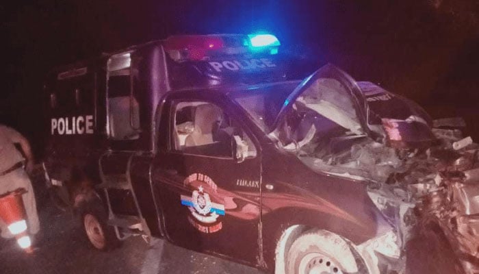 سکھر: مشکوک کار کے تعاقب میں پولیس موبائل کو حادثہ، 2 اہلکار جاں بحق