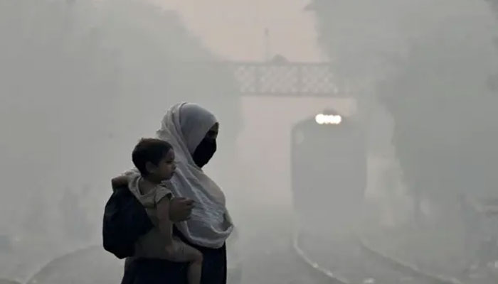 لاہور میں فضائی آلودگی اور دھول مٹی سے نجات کا جدید طریقہ لاگو کرنے کا فیصلہ